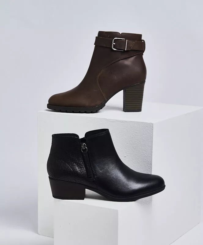 clarks flat booties