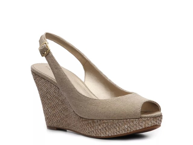 Tahari discount shoes wedges