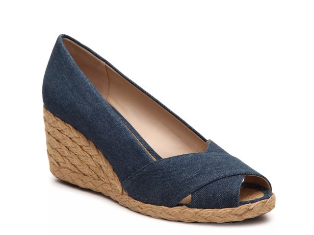 Adrienne Vittadini Bailee Wedge Pump