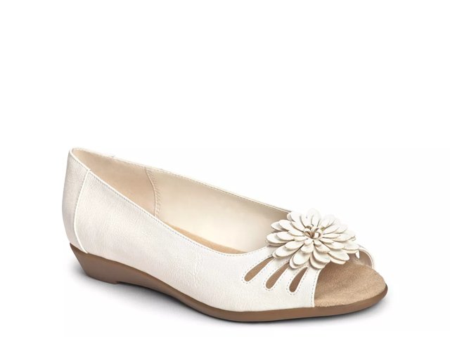 Dsw white store wedge shoes