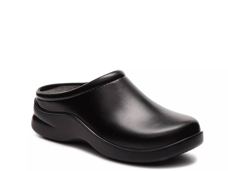 Shop Women s Slip Resistant Shoes DSW