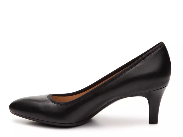naturalizer oden pump