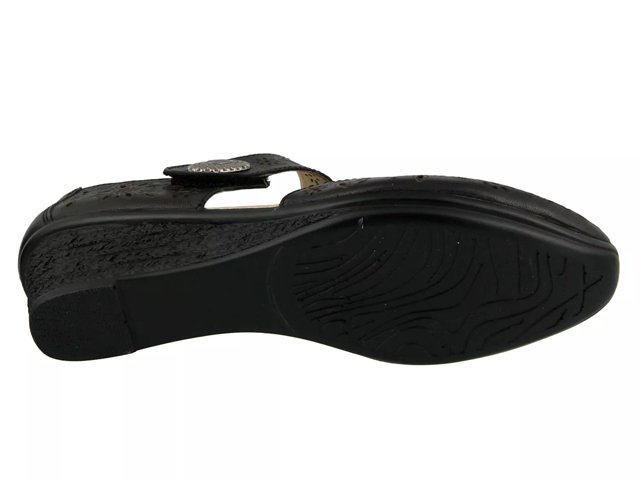 Spring Step Nougat Wedge Pump