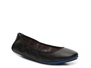 Me too shoes hot sale black flats