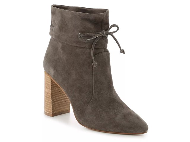 Dsw tahari store
