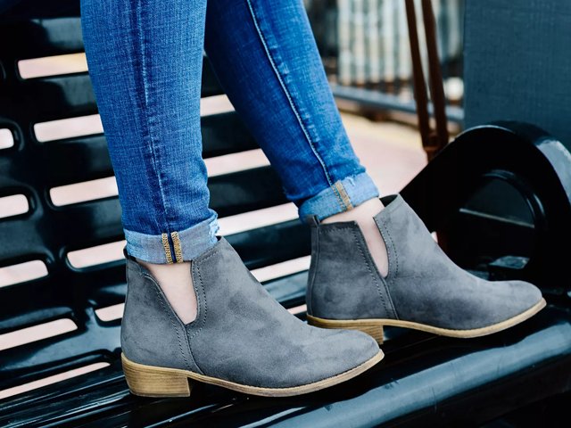 Journee collection rimi bootie top