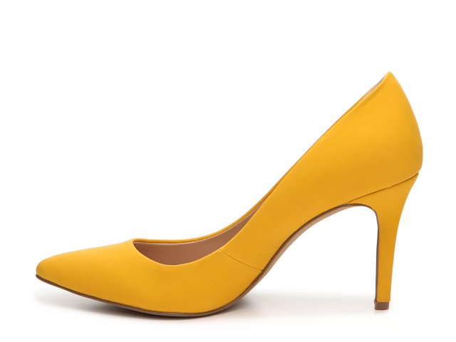 jessica simpson levin pump