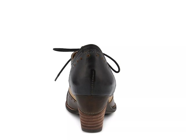Kara clearance oxford pump