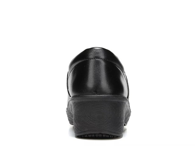 Dr scholl's dynamo clogs store