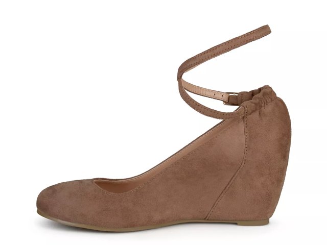 journee collection tibby wedge pump