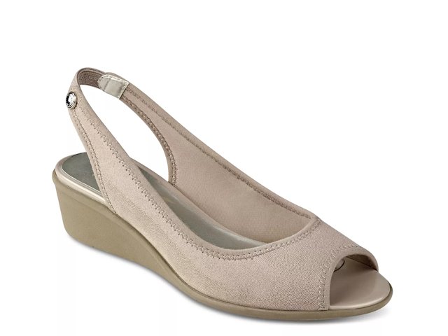 Closed toe 2024 wedges dsw