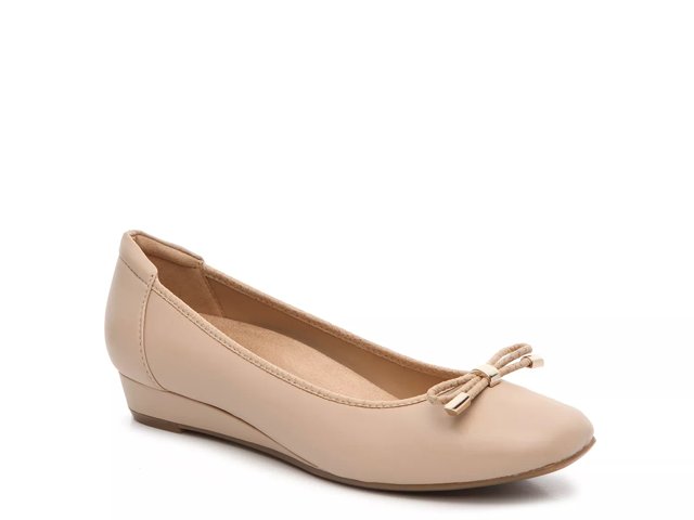 Naturalizer women s sales dove wedge pump