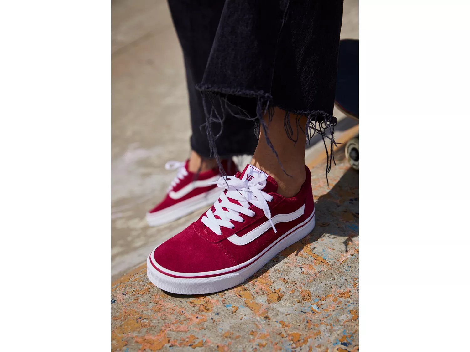 vans ward low burgundy