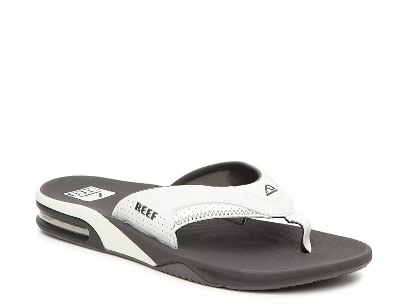 Adolfo best sale flip flops