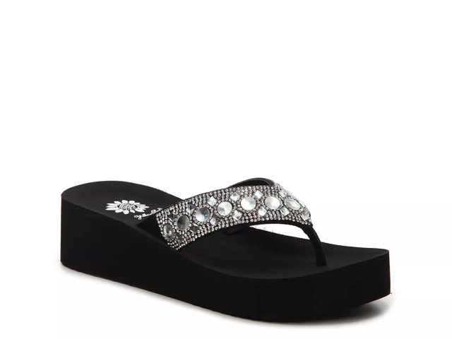 Belk - Win the Weekend with $17 sandals from Yellow Box