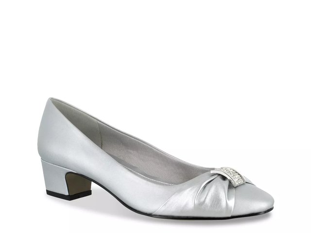 Eloise pointy outlet toe pump