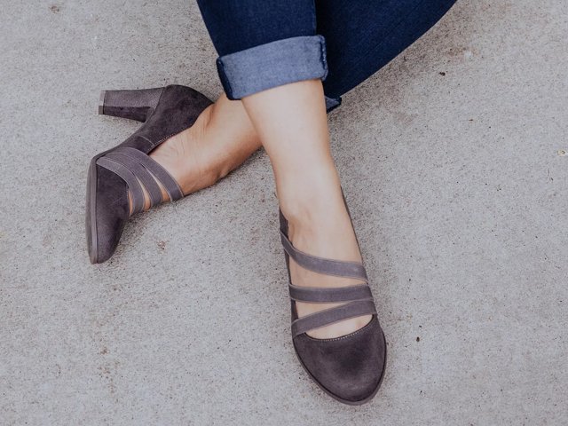 Burgundy sales pumps dsw