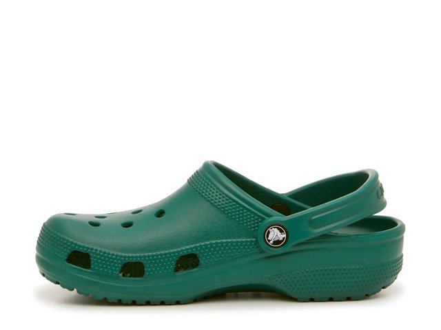 Women in crocs 2025