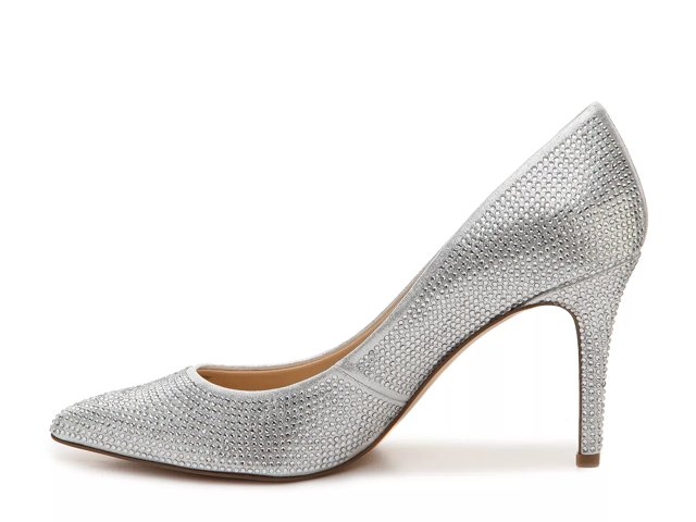 jessica simpson levin pump
