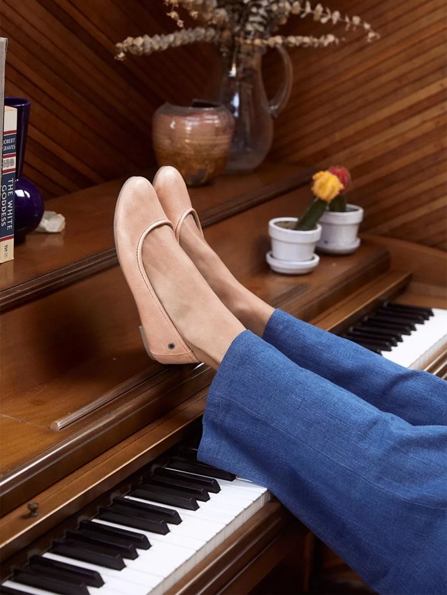 Minnetonka shop anna flats