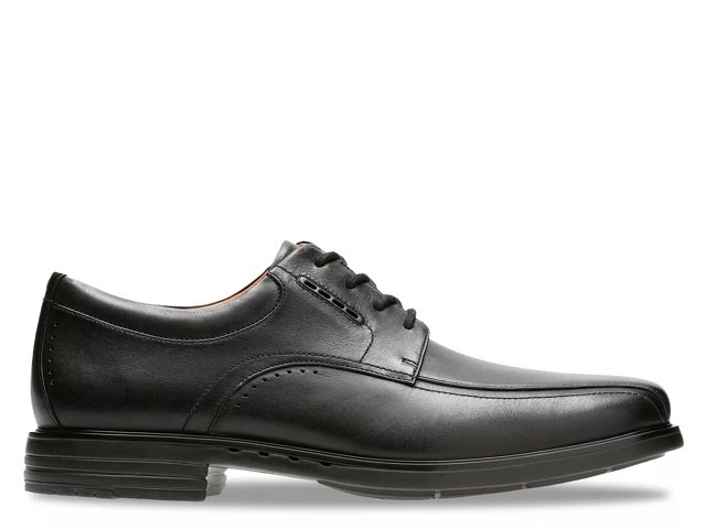 Unkenneth way clarks store