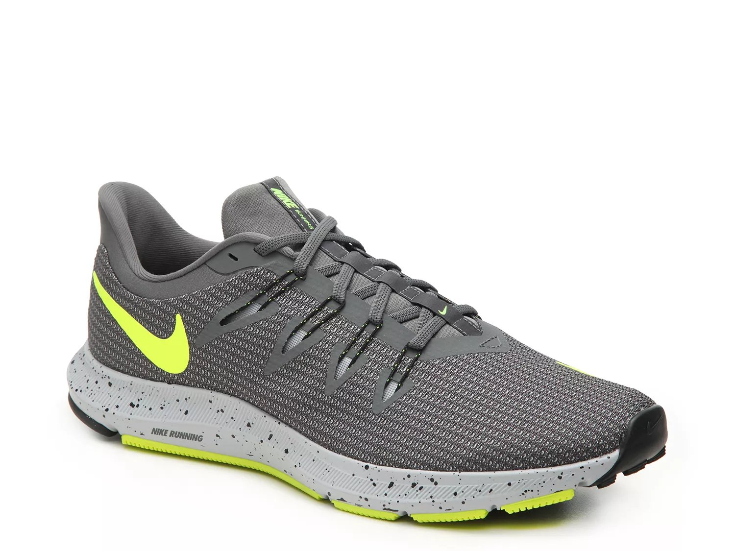 nike quest se men's running shoes