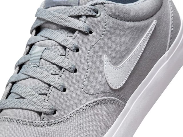 Nike gray skate shoes deals
