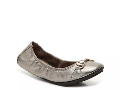 Me too perforated on sale flats