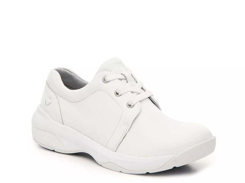 White merrell hot sale nursing shoes