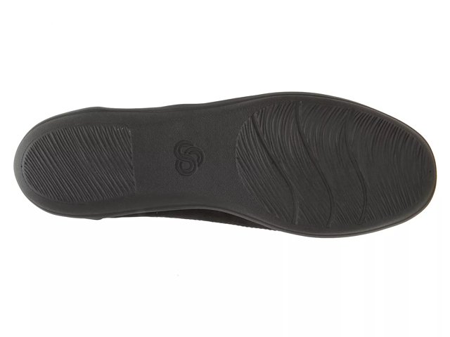 Clarks Ayla Low Slip On