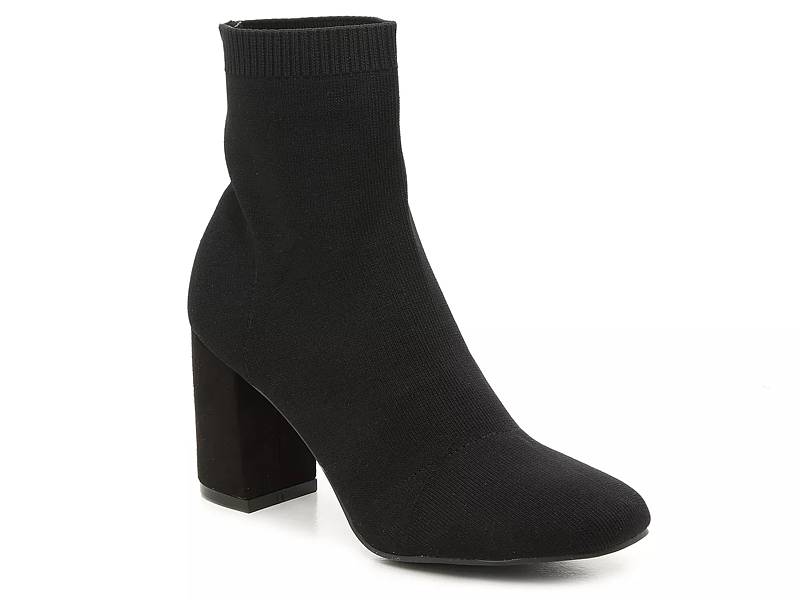 Me too hot sale booties dsw