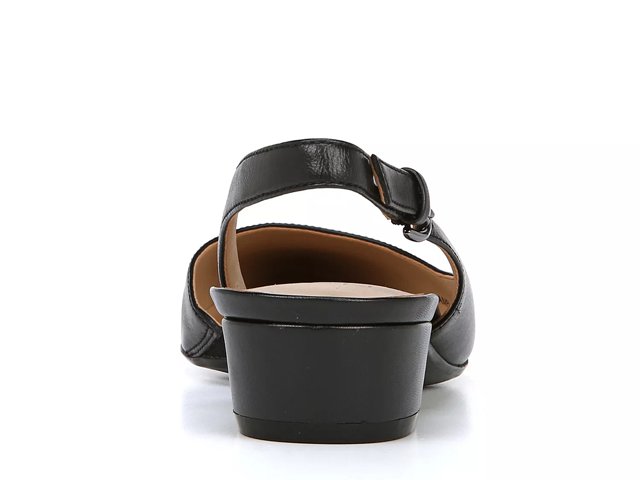 Naturalizer Banks Pump