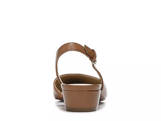 naturalizer banks pump