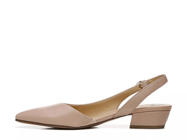 Naturalizer Banks Pump