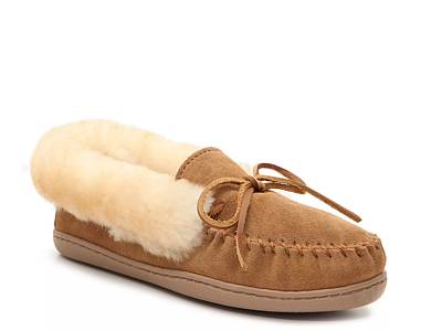 Minnetonka 2024 slipper sale