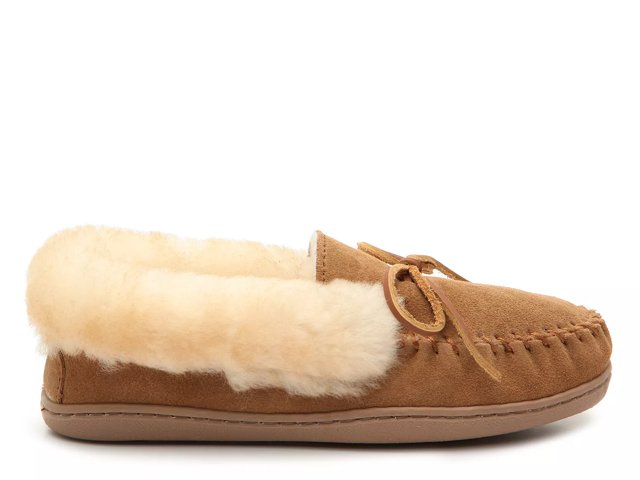 Minnetonka sales slippers dsw