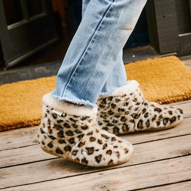 Minnetonka betty hot sale bootie slipper
