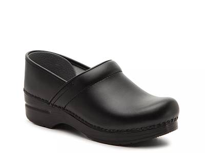 Dansko clogs hot sale size 8