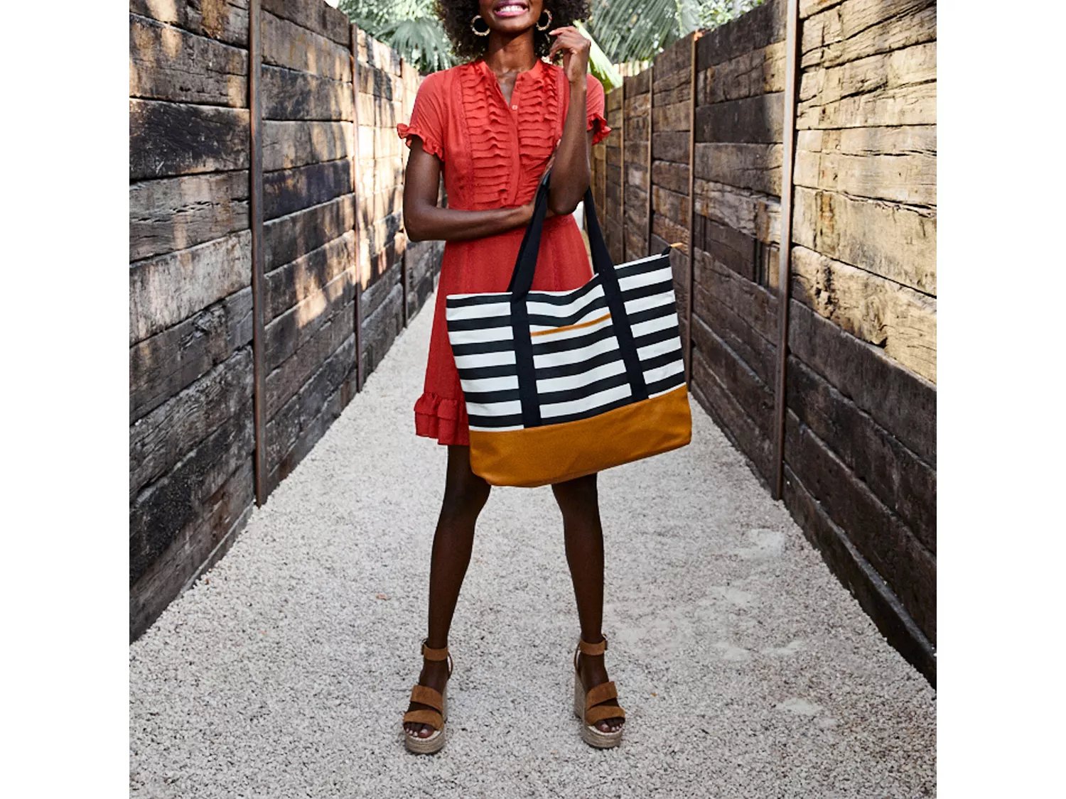 dsw free tote and pouch