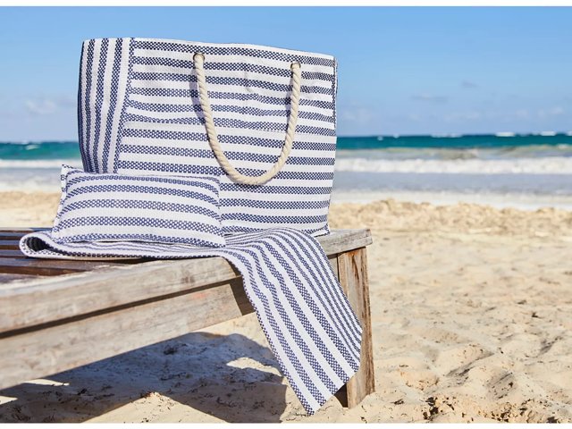 DSW Exclusive Free Beach Tote with Pillow and Mat