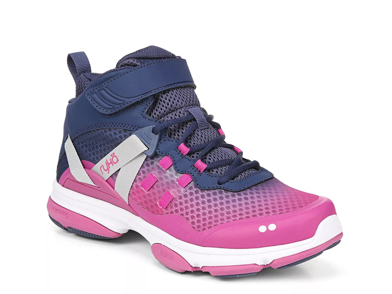 mid top training shoes