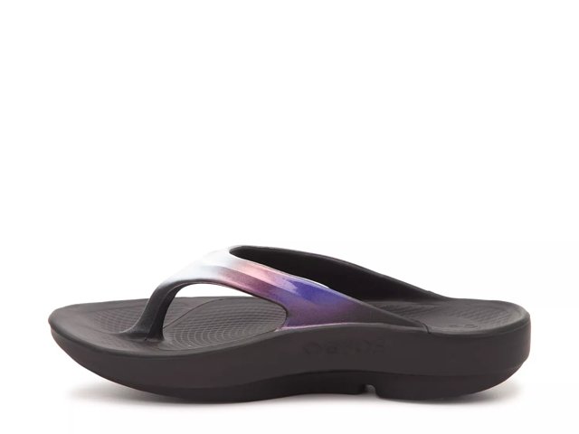 Oofos women's flip flops hotsell