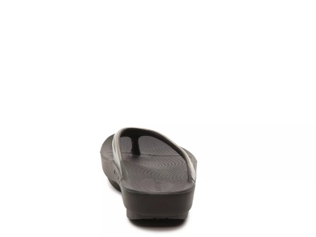 Dsw oofos 2025 sandals