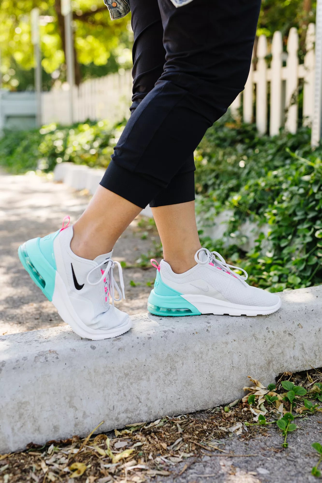 womens air max motion