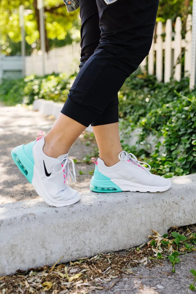 Nike wmns air max motion 2 hot sale