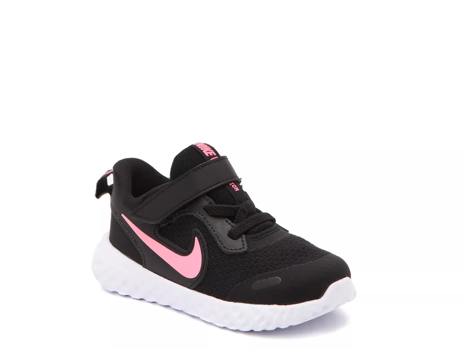 girls black sports shoes