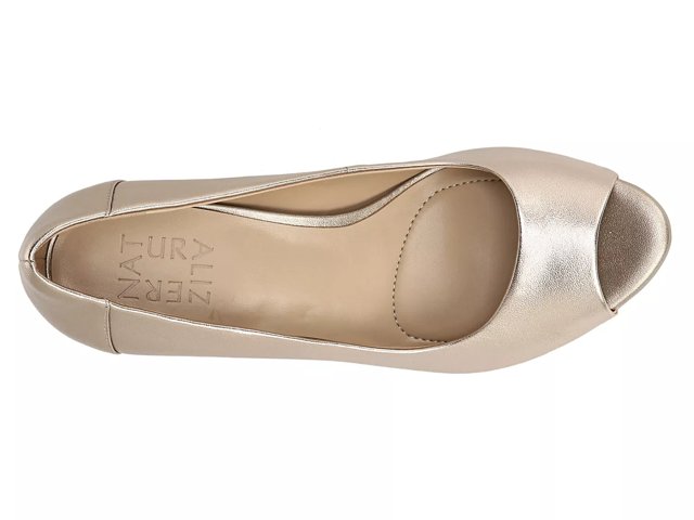 naturalizer amie platform pump