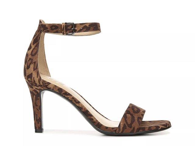 melissa salinas flip flops