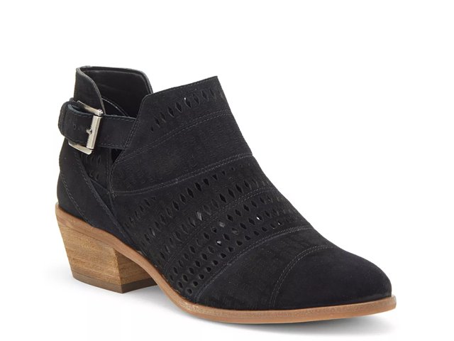 Vince camuto 2025 paavani bootie