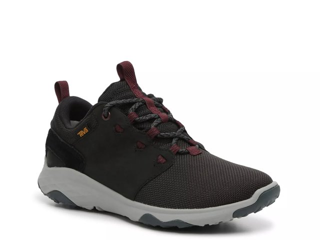 Teva arrowood boots womens store